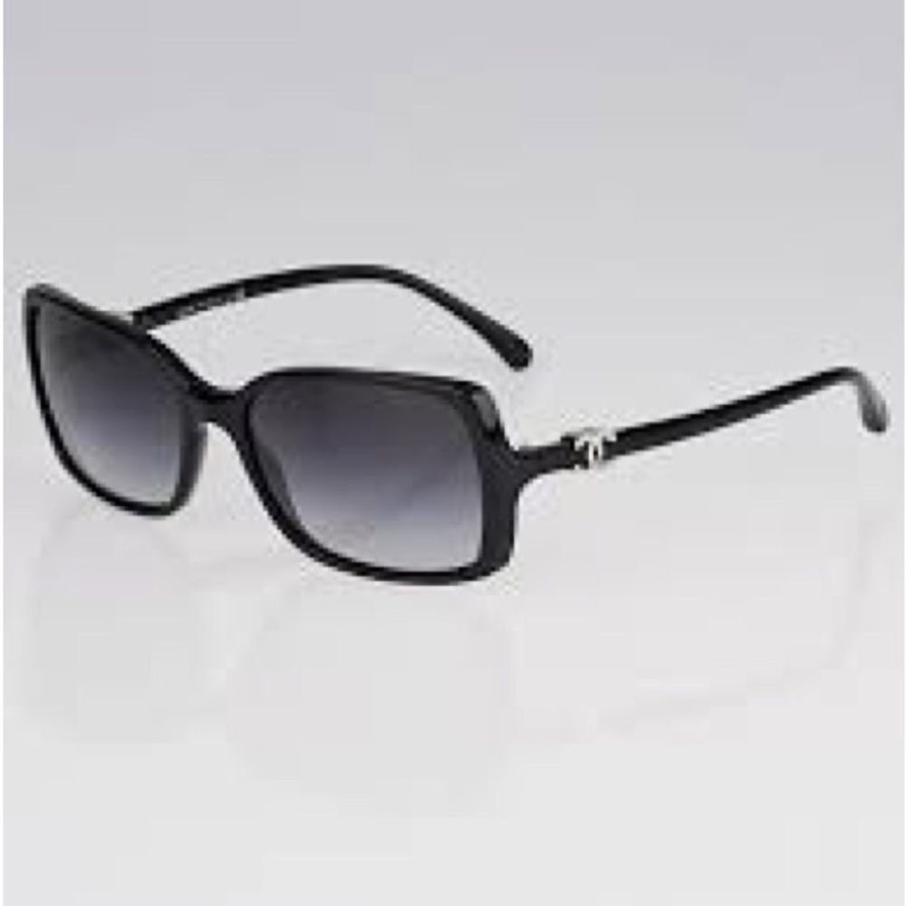 CHANEL 5218 Sunglasses in black